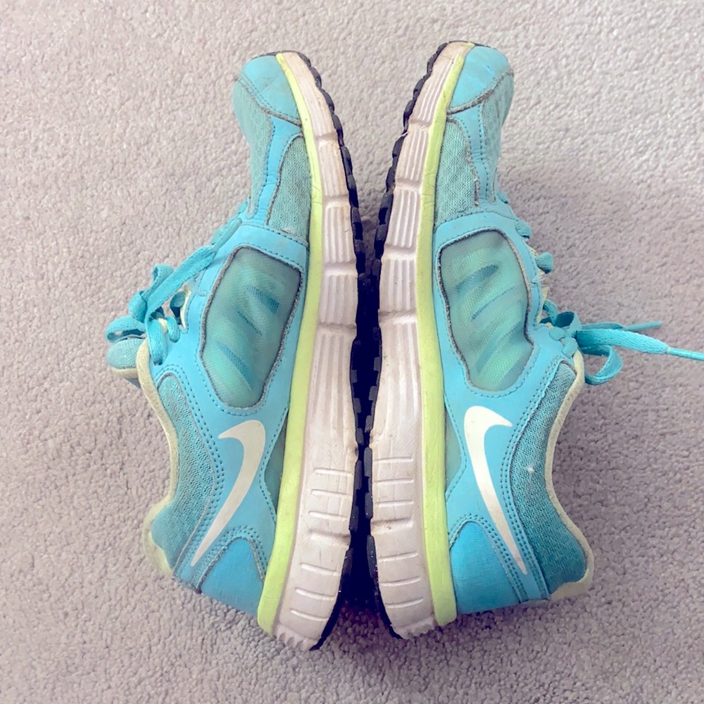 NIKE Dual Fusion Sneakers